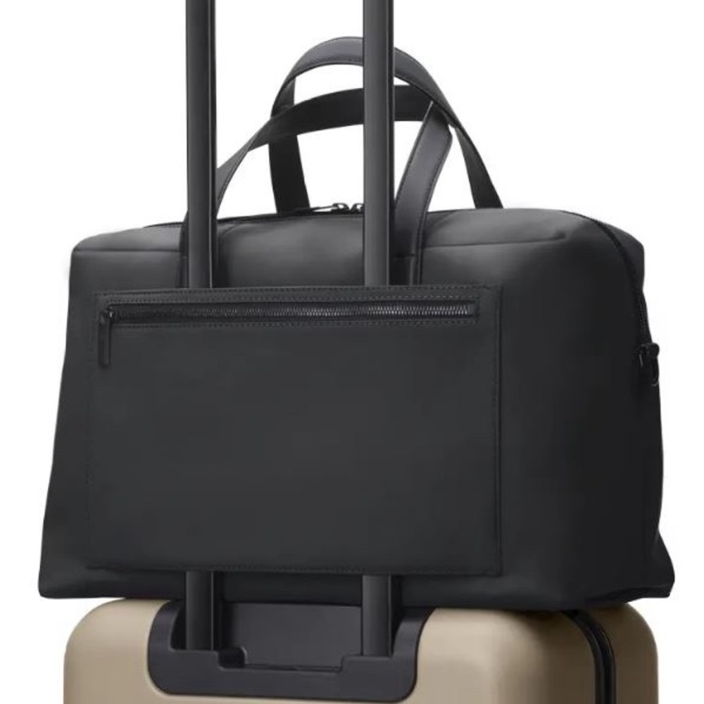 AWAY Travel The Everywhere Bag in Jet Black - Picture 6 of 7